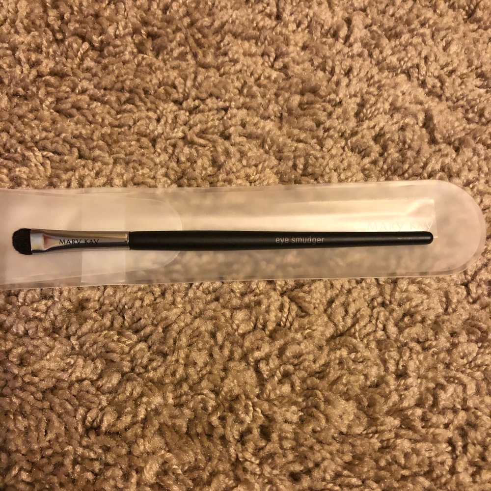 Mary Kay Eye Smudger Brush NEW